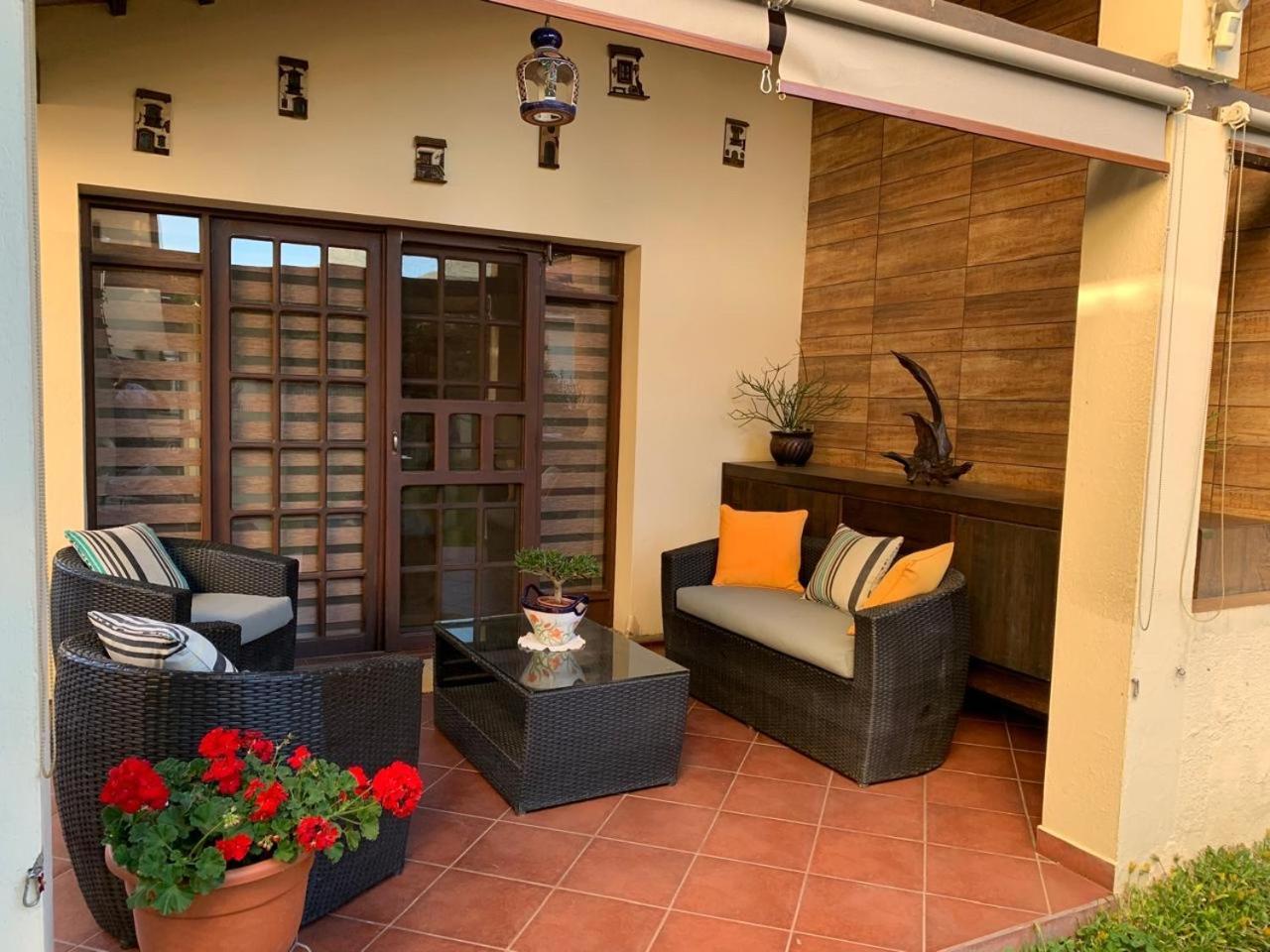 Apartment Con Jardin