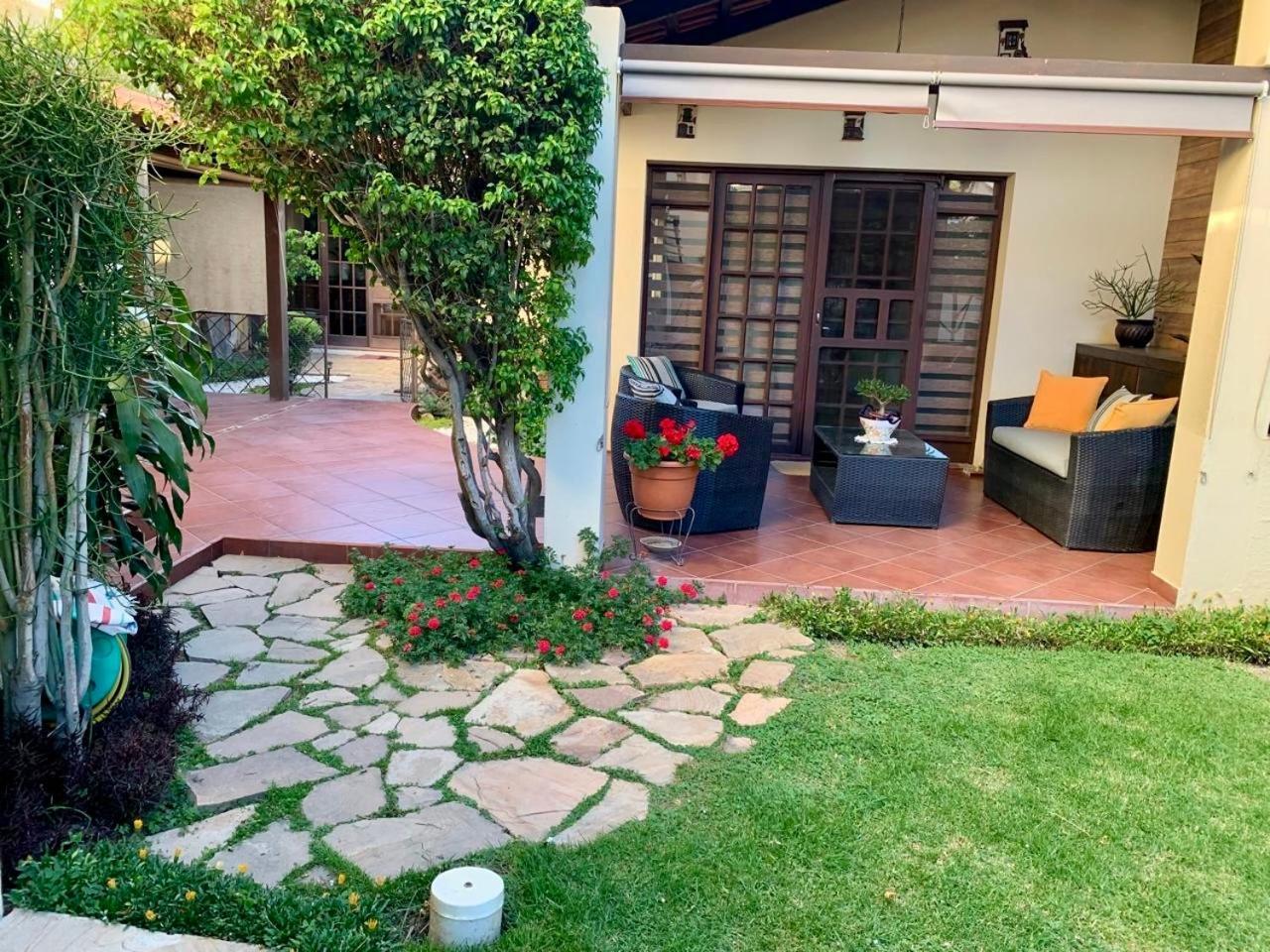 Apartment Con Jardin